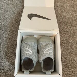 Nike Swoosh 1 Silver / Grey size 5 toddler